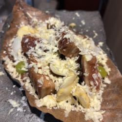 もち豚と秋野菜の朴葉焼き(Mochi-pork and Autumn vegetables grilled on a leaf with Miso)