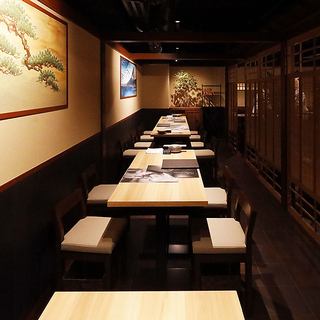 【交通便利】餐厅位置优越,距离有乐町站步行仅需4分钟,距离京桥站步行仅需4分钟,距离东京站步行仅需7分钟!餐厅位于银座First Five大厦3楼。我们还设有半私密包间,是举办宴会的理想场所。