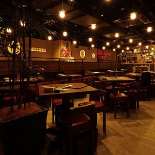 【테이블석】엔터테인먼트감 듬뿍의 테이블석!마치 테마파크와 같은 분위기가 감돌고, 가족 동반에도 딱입니다.아이들도 환영합니다! 미소와 두근두근이 퍼지고 함께 즐거운 시간을 보내면서 맛있는 요리를 맛보세요.특별한 순간을 가족과 공유하고 최고의 추억을 만들 수 있습니다 ♪