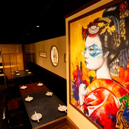 <p>【全90席！大人数も対応可能♪】古き良き日本家屋にオマージュをささげた店内は非日常を体感できる空間！一流の職人たちが織り成す至極のお料理とお酒をお楽しみください！日常を忘れて楽しめる場所。夢のような空間でお客様はワクワクとした気持ちで一杯一杯を楽しむことができます。</p>