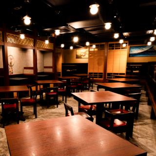 【餐桌座位】享受充满娱乐的餐桌用餐体验!这里氛围如同主题乐园,是家庭聚餐的理想之选。欢迎小朋友们!让我们一起传递微笑和喜悦,共度欢乐时光,享用美味佳肴。我们为家庭提供一段特别的时光,让大家共享天伦之乐,创造难忘的回忆。