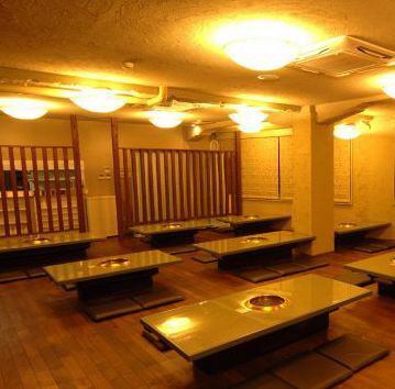 着席で最大65名様まで宴会可能！団体様の貸切りも大歓迎♪周りを気にせず仲間と焼肉を楽しめます。宴会にぴったりなコースもあるので、歓迎会や送別会など各種宴会でご利用ください。