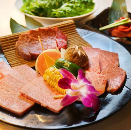 特選焼肉盛合せ（２～３人前）