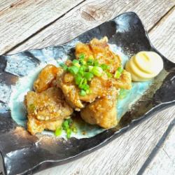 鶏の唐揚げ（特製タレ）