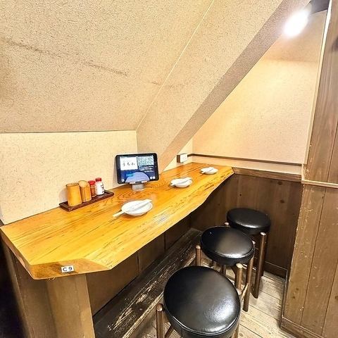 ゆったりおしゃべりできるカウンター席も完備しております♪