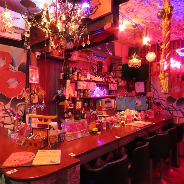 貸し切り可能な当店では、1階席は12名から、2階席は6名からのご利用が可能で、1階フロアと2階フロア合わせると最大24名までご利用いただけます!単品飲み放題コースもご用意しておりますので、友人や仲間と共に特別な時間を過ごすのに最適な空間でご堪能いただけます♪貸し切りご希望の方はぜひ一度お問い合わせください!