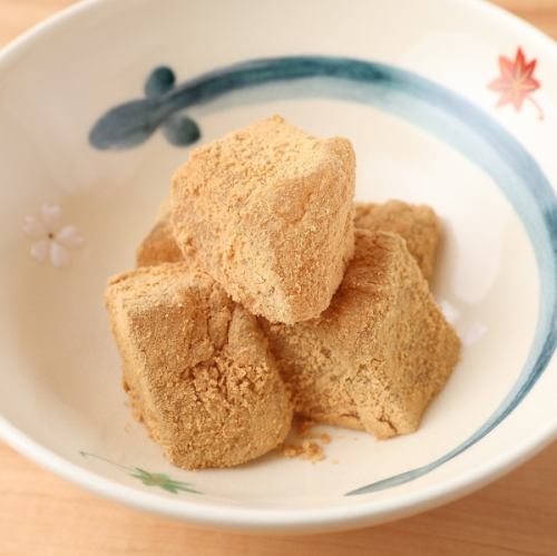 Gion warabi mochi with soybean flour flavor