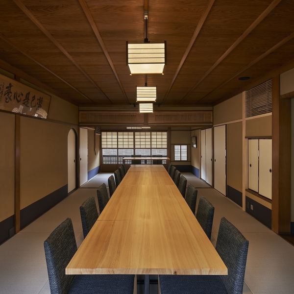 [A long-established eel restaurant with a Kyoto atmosphere.Perfect for sightseeing and anniversaries] 2 minutes from Gion Shijo Station.You can visit us from both Shinbashi-dori and Shirakawa-suji streets.It has an attractive and refined appearance that allows you to fully feel the atmosphere of Kyoto.Two Kyoto townhouses built in the early Meiji era that are over 100 years old have been reborn as one store.