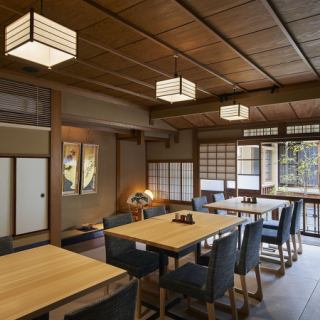 [Table seats recommended for tourists, dining, and dates] You can access our restaurant from both Shinbashi-dori and Shirakawa-suji, and you can fully experience the Kyoto atmosphere.Our table seats, where you can fully enjoy the Kyoto atmosphere, are popular not only with tourists but also for regular dates and meals.Enjoy the best time at our store, where we can make your everyday life special.