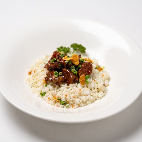 ガーリックピラフ 大福牛サイコロステーキ付き