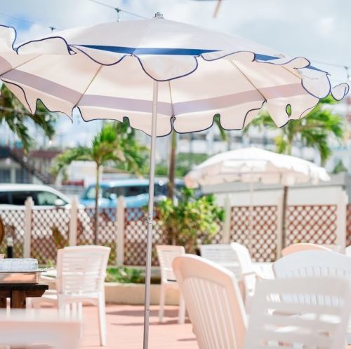 海が見えるテラス席で特別なひとときをご提供します♪