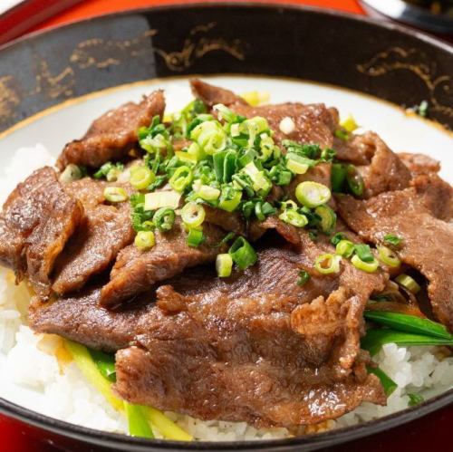 宮古島のブランド牛「大福牛」の焼肉飯セット◎