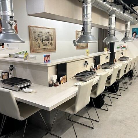 ≪おひとり様も大歓迎◎≫当店はおひとり様でのご来店も大歓迎！お仕事終わりにグイッと一杯いかがですか？カウンターだからこその隣同士で会話を楽しむのも良し！調理の風景をご覧いただきながらライブ感を楽しめるのもカウンター席の特権です♪