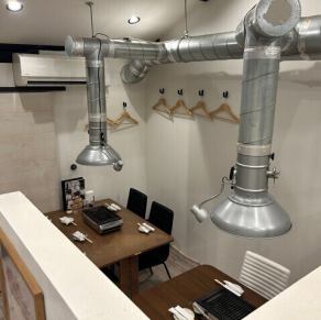 (2階席)2階席の貸し切りは20名～24名まで可能です。一度店舗にお問い合わせ下さい。