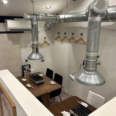 (2階席)2階席の貸し切りは20名～24名まで可能です。一度店舗にお問い合わせ下さい。