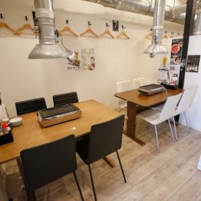 2階のお席はテーブル席がございます♪広々としたお席でゆっくりお食事を楽しんで頂けます♪