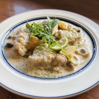 Chicken and mushroom cream stew with citrus fruit Poulet de Fricassee (single item) (with rice)