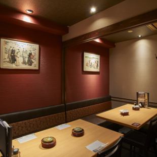 ゆったりとしたソファー席もございます。同僚や家族、デートでもご利用などにおすすめ。広々としたお席で、ゆっくりと料理をお楽しみいただけます。