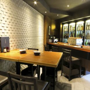 【日本酒ちょい呑み】お気軽に立ち寄れる立ち飲みスタイル♪仕事帰りのちょい飲みやお好みの日本酒を探す飲み比べなどお楽しみいただけます！