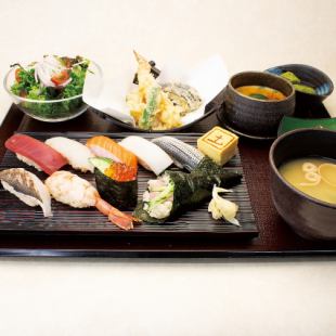 Nigiri Sushi 8-piece Set 2,728 yen 8 pieces of sushi, tempura, steamed egg custard, salad, small side dish, miso soup, dessert (food only)