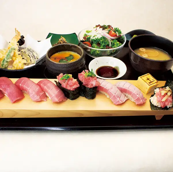 シャリには味わいまろやかな赤酢使用!本格江戸前鮨