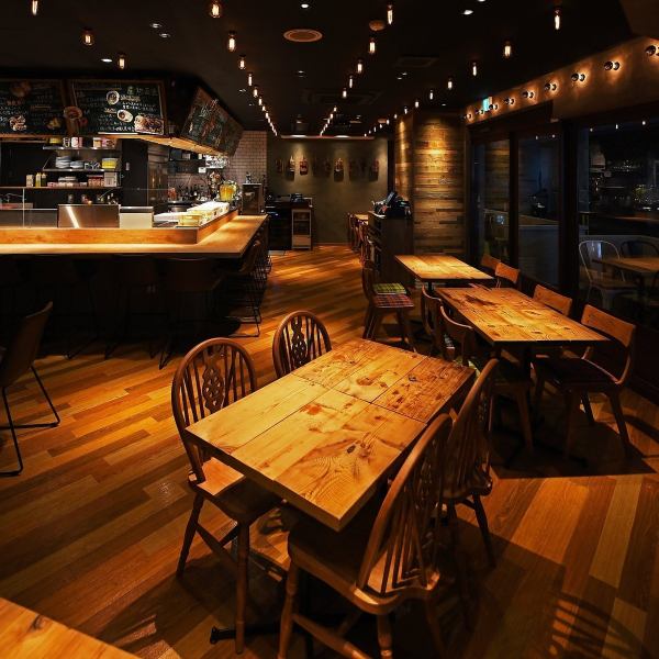 The interior of the store, which has 58 seats, has a calm and quiet atmosphere.The counter seats where two people can sit next to each other are perfect for dates ♪ Check out the blackboard at the top of the counter for explanations of selected ingredients and recommended menus.