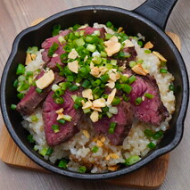 Garlic rice topped with beef skirt steak