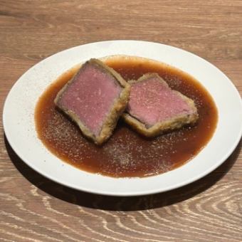 低温調理の牛カツレツ 山椒香るデミグラスソース