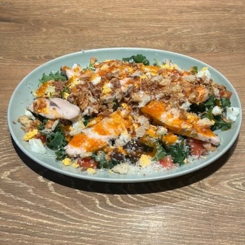 自家製トマトドレッシングとしっとり鶏むね肉のザクザクグリーンサラダ