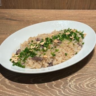 サイコロ肉のガーリックライス