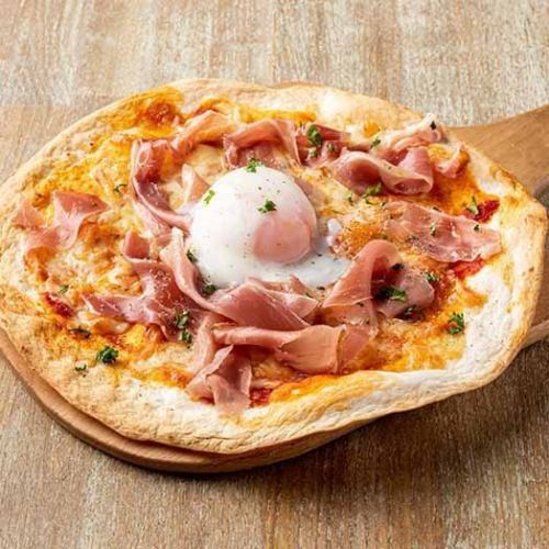 Bismarck pizza with dry-cured ham and soft-boiled egg