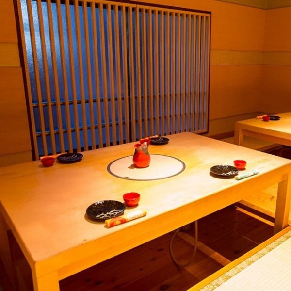 【Private room】 We also have private rooms.When there is hope for the seat, please confirm by telephone."Nabe with complete reservation control Shinsaibashi Nanba"