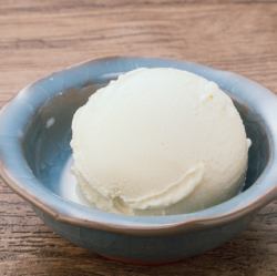 Maiden vanilla ice cream