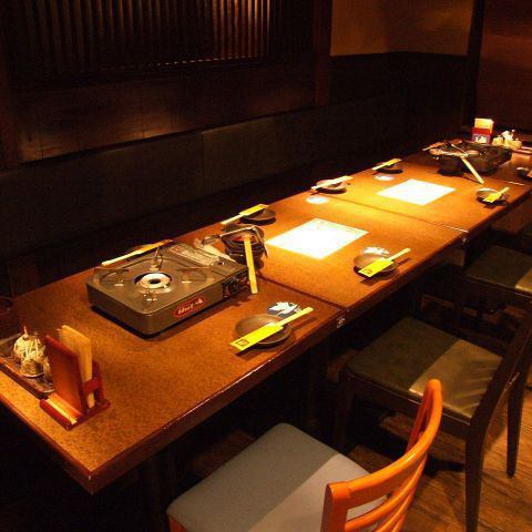 A completely private room that is a signboard of "Doma Doma".With a spacious table in the center, we can make reservations for 3 to 4 people.The interior boasts warm indirect lighting and a Japanese space unique to Japan.Recommended for small group dinners, especially drinking parties with company associates.You can spend an elegant dinner time without worrying about the surroundings.