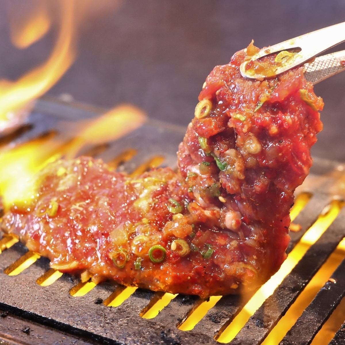 当店名物ドラゴンハラミ！ロースターで美味しく焼き上げお好みのサイズにカットします