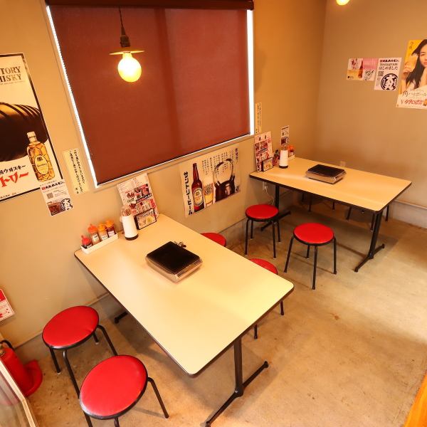 テーブル席もあります。お席の詳細等お問い合わせは気軽にご連絡ください♪