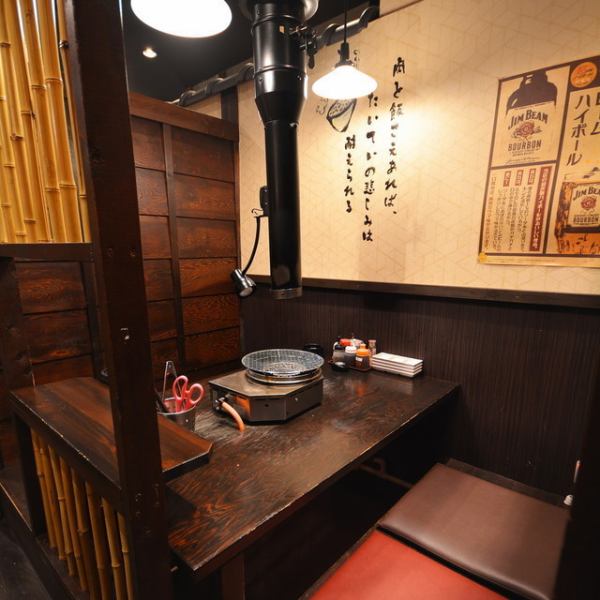 [1階]掘りごたつ席。足をのばしてゆったりお寛ぎいただけるお席です。
