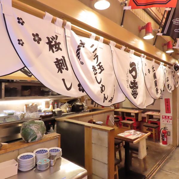 店内は、お一人様でふらりと立ち寄りたい方や、ご家族・ご友人とゆっくり会話を楽しみたい方まで、幅広く対応可能なお席をご用意しております。飾らない雰囲気の中で、木曽三川の恵みを受けた滋味深い料理の数々を囲みながら、穏やかなひとときをお過ごしいただけます。