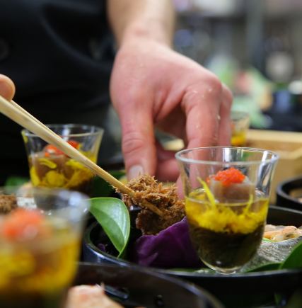 [Lunch meal] 6 dishes including ceramic grill and 3 kinds of seasonal sashimi, 2500 yen