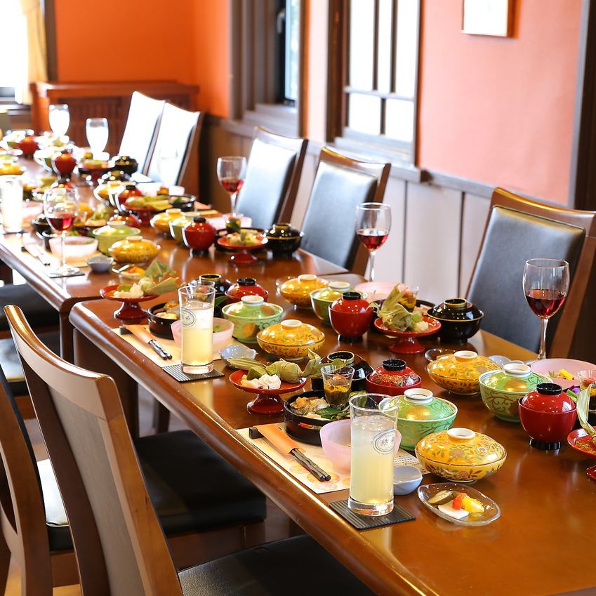 In a calm space where you can feel the romance of the Taisho era, for banquets, meals and meetings