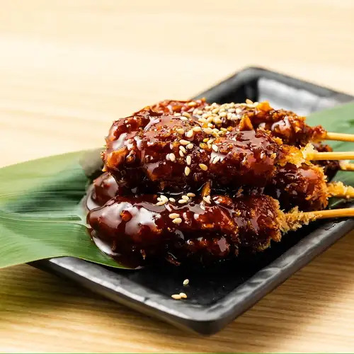 名古屋名物の味噌カツ串から創作肉寿司まで贅沢に満喫♪