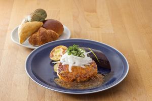 日式汉堡牛排配日式酱汁