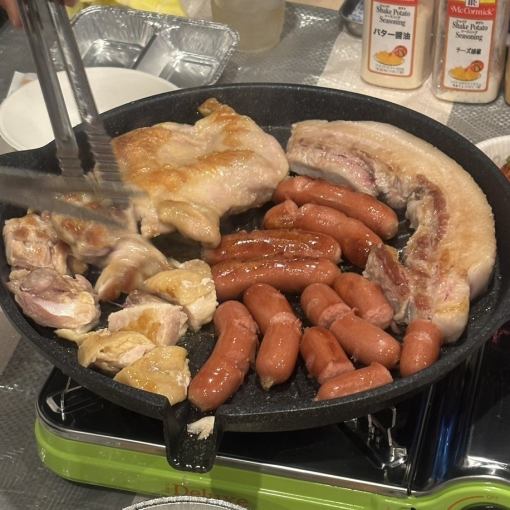 【人気No.1】豚・鶏焼肉　食べ飲み放題 3,000円(税込)　※ビールは別料金です。