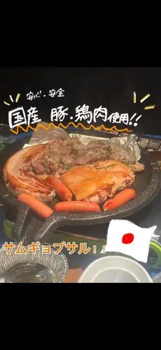 我們最受歡迎的自助式豬肉和雞肉烤肉，無限量供應，暢飲無限！