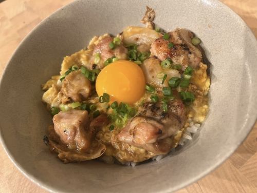 焼き鳥屋の炭火親子丼