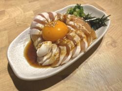 鶏のレアユッケ