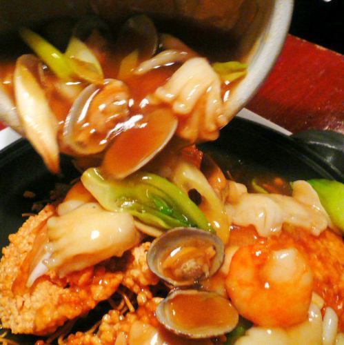 おこげとカタ焼麺の海鮮あんかけ/エビチリ/