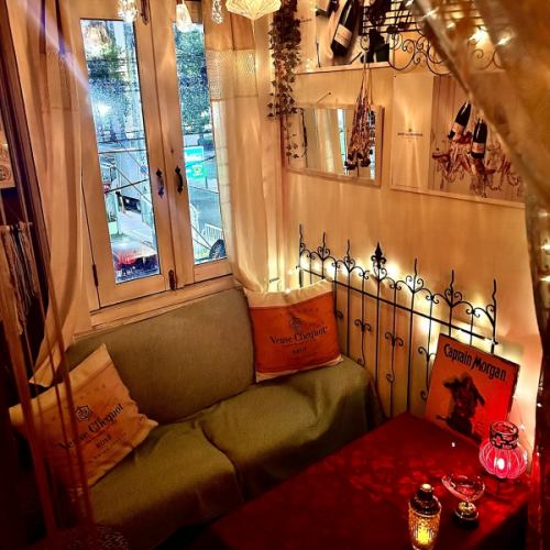 The sofa seats where you can sit side by side are very popular with couples.