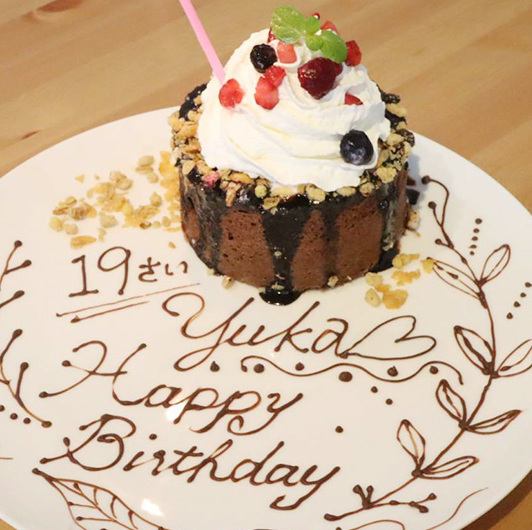 パンケーキを無料でメッセージプレートに変更できます♪