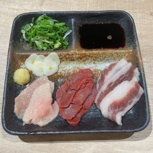 馬刺し盛合せ